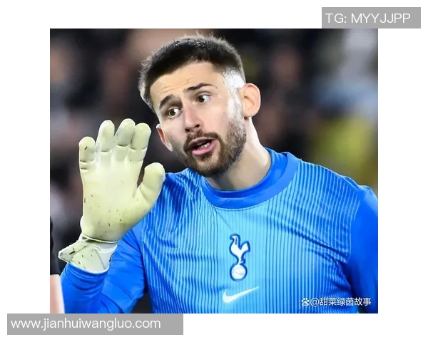 卡拉格：维卡里奥不应逆足脚传球给格雷，他总把职责推给他人